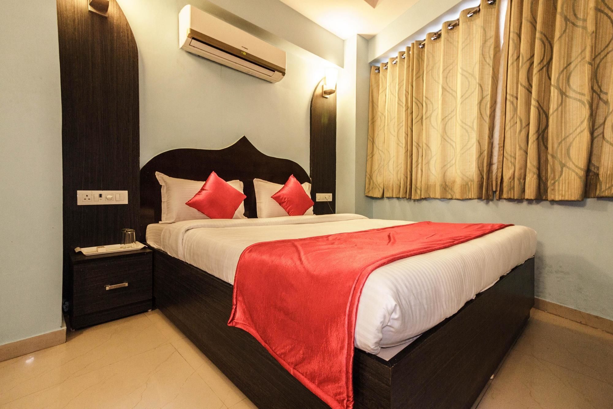 Hotel O Bridge Ahmedabad Exterior foto