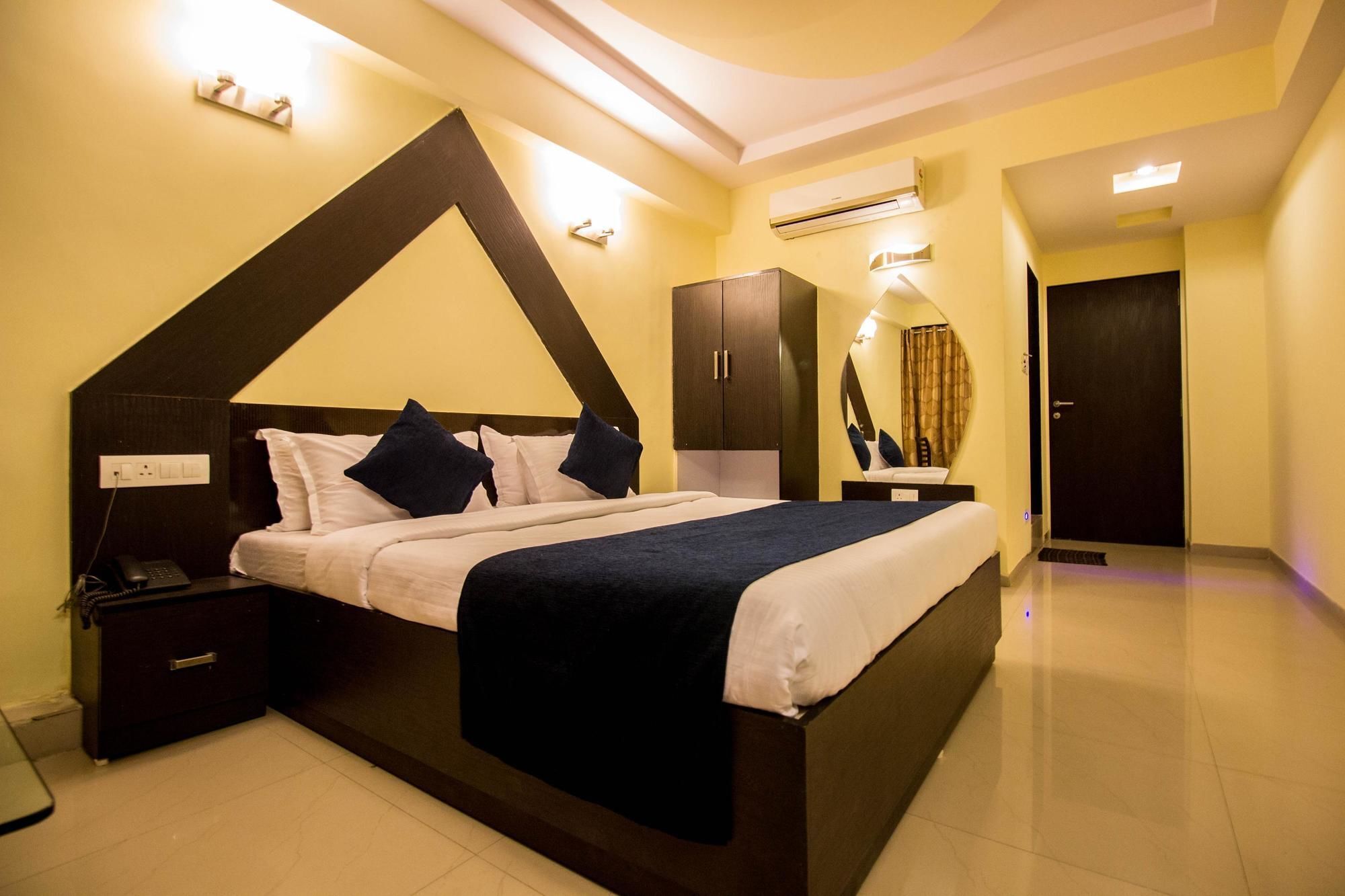 Hotel O Bridge Ahmedabad Exterior foto